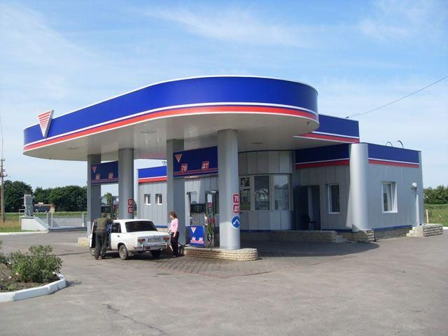 Винниччина: Неизвестные пытались взорвать АЗС и обстреляли милиционеров Винниччина: Неизвестные пытались взорвать АЗС и обстреляли милиционеров