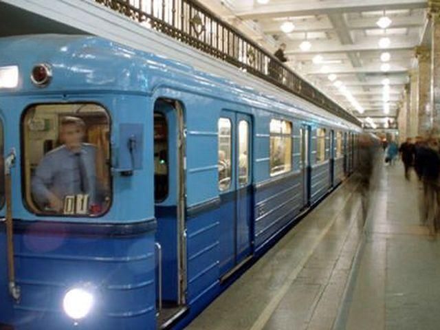 У київському метро на колію впав чоловік