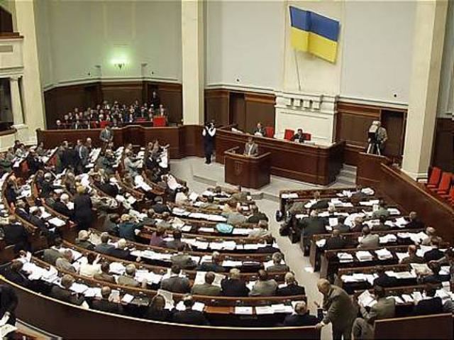 ЦВК зареєструвала понад 300 народних обранців