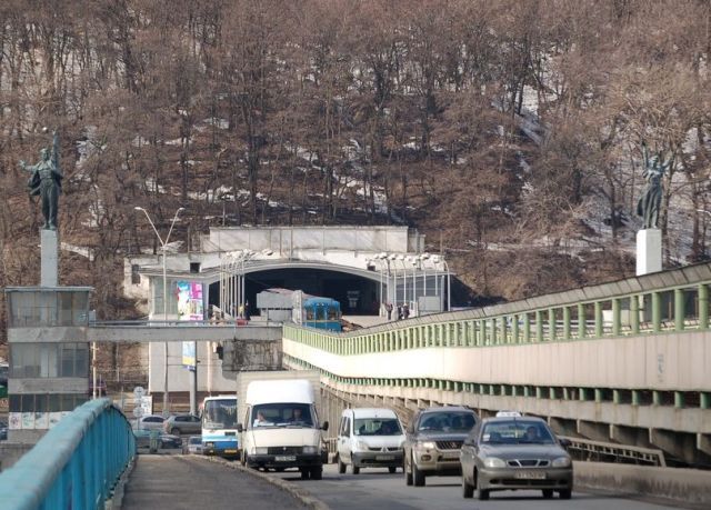 Погибший в киевском метро упал на рельсы во время фотографирования жены Погибший в киевском метро упал на рельсы во время фотографирования жены