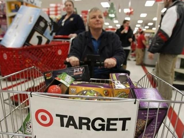 На День Благодарения каждый американец потратил в среднем более 420 долларов На День Благодарения каждый американец потратил в среднем более 420 долларов