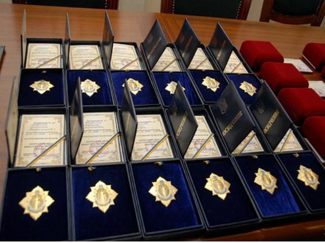 За рік Президенту замовили нагород на 8 мільйонів гривень За рік Президенту замовили нагород на 8 мільйонів гривень