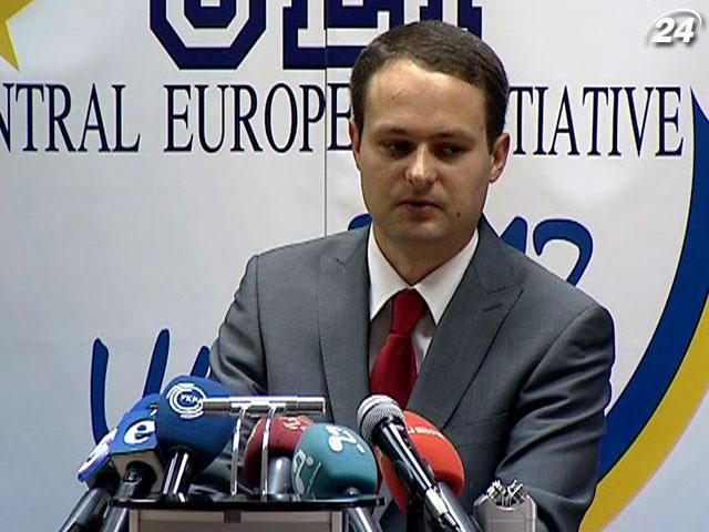 Україна і Росія сперечаються за першість у безвізовому режимі з ЄС Україна і Росія сперечаються за першість у безвізовому режимі з ЄС