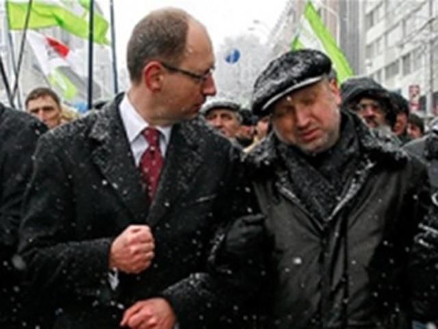Яценюк и Турчинов наконец прибыли к Тимошенко