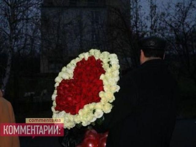 Соратники привітали Тимошенко трояндами