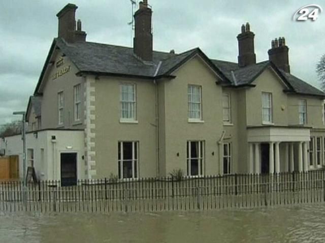 В Уэльсе из-за наводнения пришлось эвакуировать 500 семей
