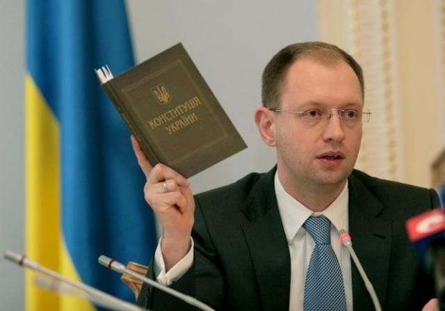 Яценюк: За закон про референдум голосували не депутати, а картки