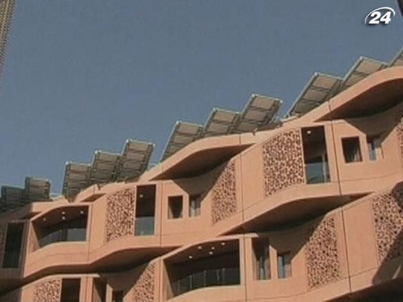 В Абу-Даби строят мегаполис, который будет жить исключительно на солнечной энергии В Абу-Даби строят мегаполис, который будет жить исключительно на солнечной энергии