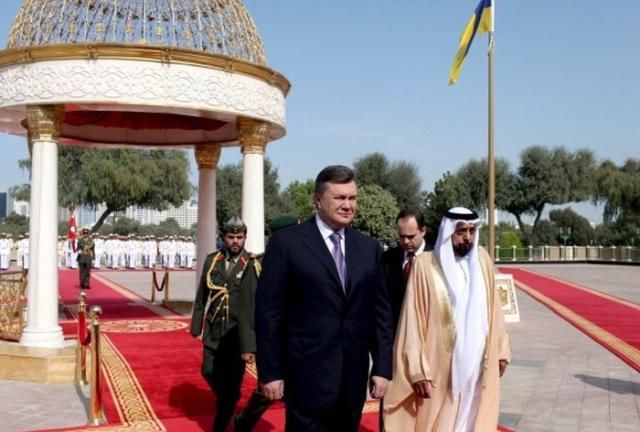 Янукович побував у теплих краях (Фото)