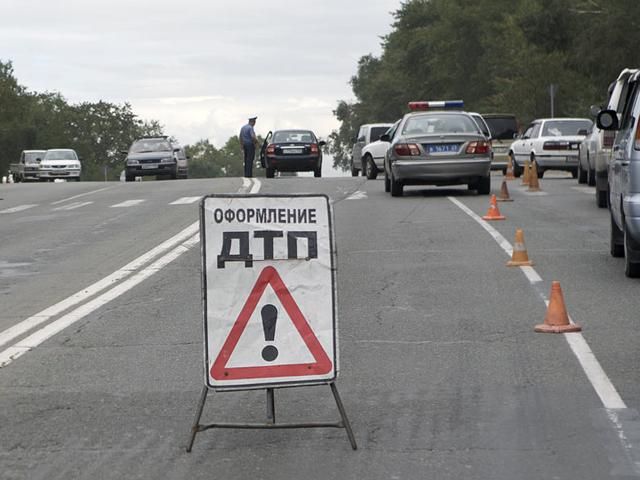 Lexus з урядовими номерами врізався у мікроавтобус (Відео) Lexus з урядовими номерами врізався у мікроавтобус (Відео)