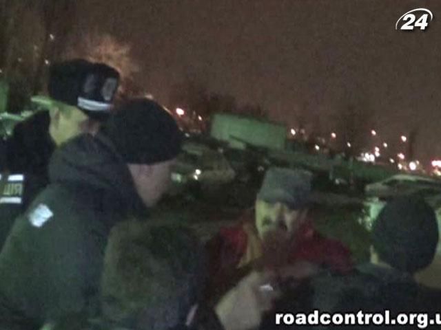 Милиция расследует обстоятельства драки между журналистом и охранниками Милиция расследует обстоятельства драки между журналистом и охранниками