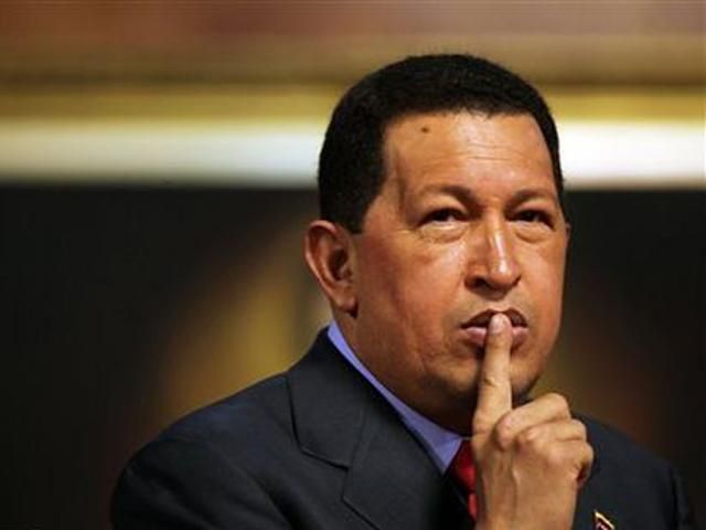 Уго Чавес снова полетел лечиться на Кубу