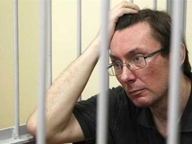 Адвокат: Луценко чувствует себя плохо