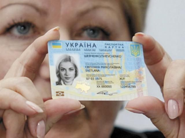Янукович підписав "закон про біометричні паспорти"