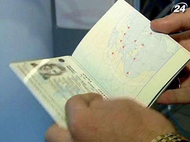 Правозахисники та опозиціонери розкритикували закон про біометричні паспорти