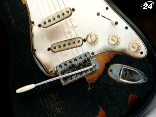 Підпалену гітару Джимі Хендрікса оцінили у 400 тисяч доларів