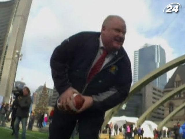 В Торонто уволили мэра, известного скандальными выходками В Торонто уволили мэра, известного скандальными выходками