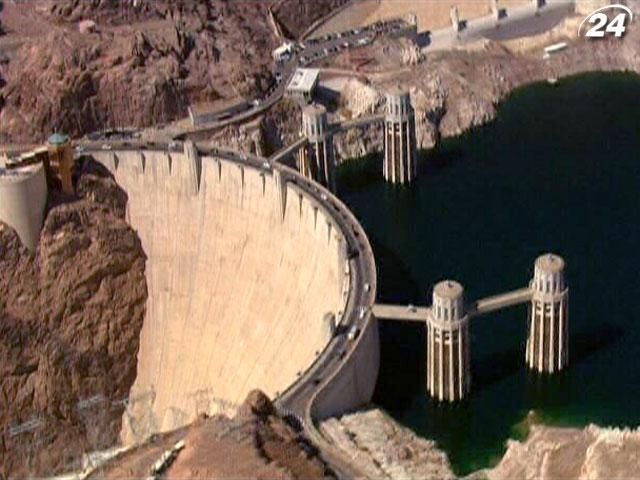 Гребля Гувера у США - унікальна гігантська піраміда з бетону Гребля Гувера у США - унікальна гігантська піраміда з бетону