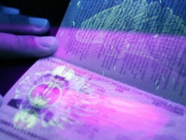 Без біометричних паспортів українців можуть не впустити у Європу Без біометричних паспортів українців можуть не впустити у Європу