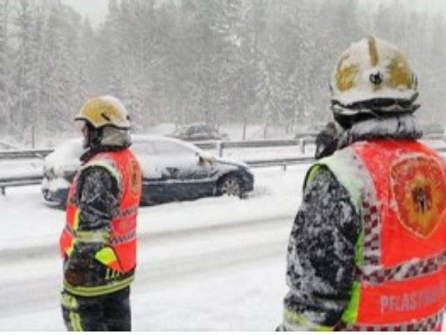 Из-за снегопада в Финляндии 40 тысяч домов без электричества