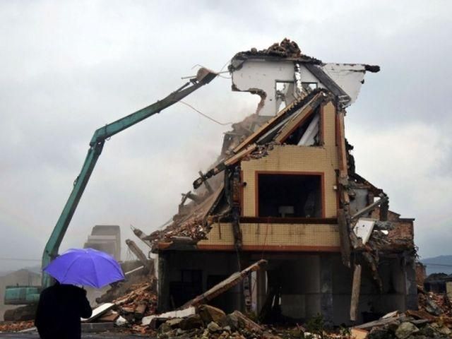 В Китае дом, стоявший посреди шоссе, все-таки снесли (Фото)