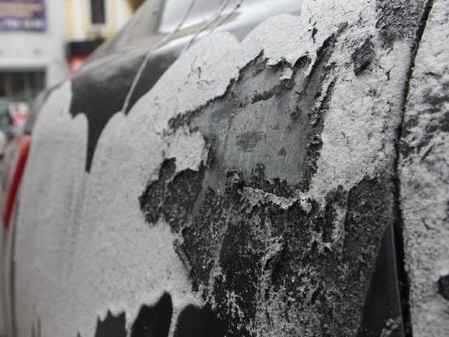 Невідомі облили кислотою авто депутата Харківської міськради Невідомі облили кислотою авто депутата Харківської міськради