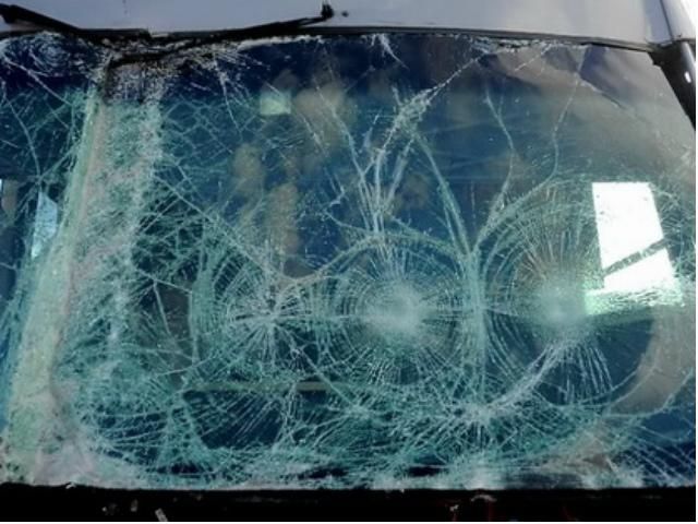 На Харьковщине маршрутка врезалась в авто. Есть жертвы На Харьковщине маршрутка врезалась в авто. Есть жертвы