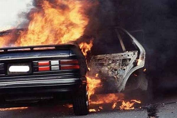 У Мукачево прокурору спалили машину в день його професійного свята