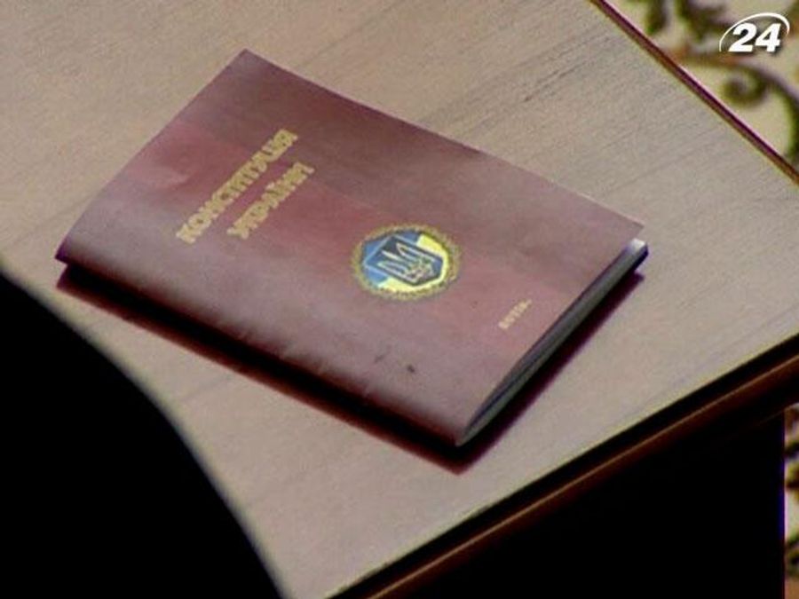 Підсумок тижня: Янукович підписав закон про референдум Підсумок тижня: Янукович підписав закон про референдум