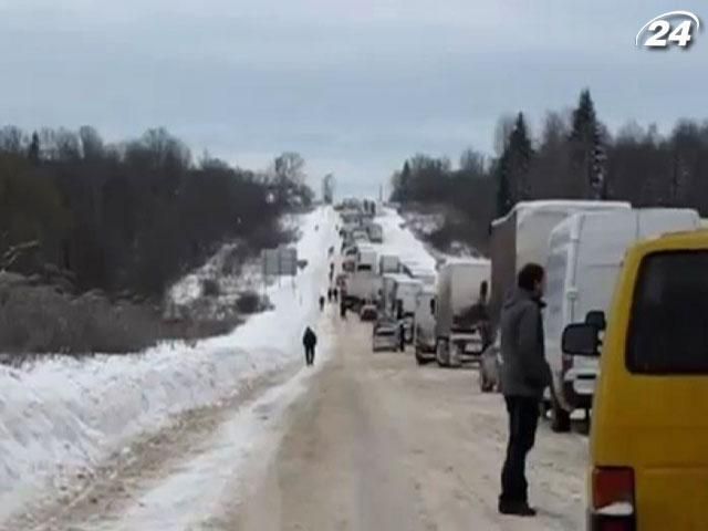 У Росії авто потрапили в 200-кілометровий затор
