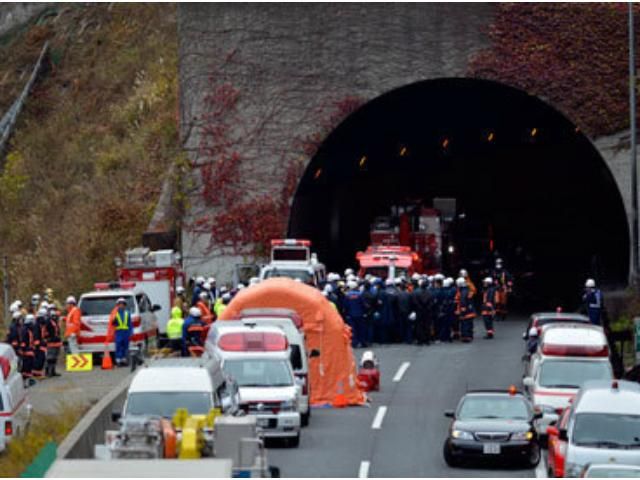 В Японії в автотунелі обвалилась стеля - загинули 9 людей В Японії в автотунелі обвалилась стеля - загинули 9 людей