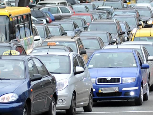 Авария под Киевом привела к 5-километровому затору (Фото) Авария под Киевом привела к 5-километровому затору (Фото)