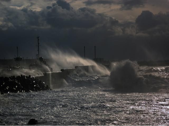 В МЧС предупреждают о шторме в Черном море