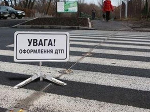 Водій на пішохідному переході збив матір та двох дітей