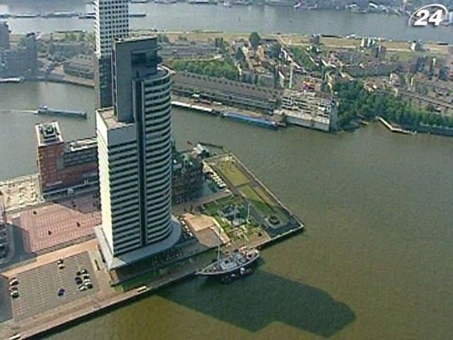 В крупнейшем порту Европы насыпят искусственные берега В крупнейшем порту Европы насыпят искусственные берега