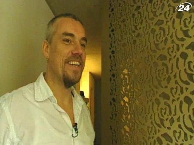 Німецький архітектор вирізьбив на фасаді будинку 2 тисячі троянд Німецький архітектор вирізьбив на фасаді будинку 2 тисячі троянд