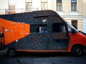 Во Львове появился граффити-мобиль Во Львове появился граффити-мобиль