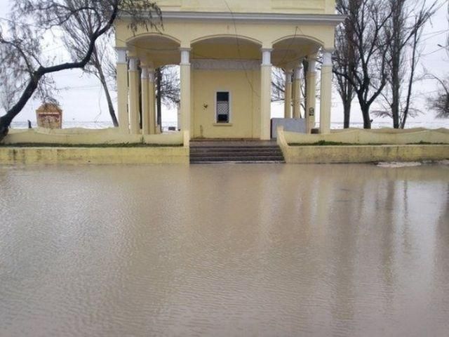 Шторм та сильний вітер в Одесі (Фото) Шторм та сильний вітер в Одесі (Фото)
