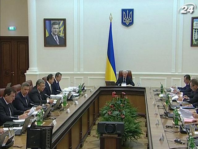 Підсумок дня: уряд Азарова пішов у відставку, але продовжує працювати Підсумок дня: уряд Азарова пішов у відставку, але продовжує працювати