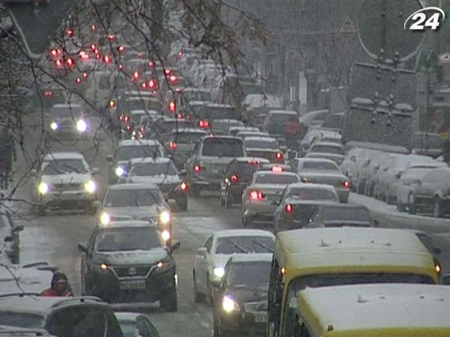 Из-за снегопада в столице - невиданные пробки Из-за снегопада в столице - невиданные пробки