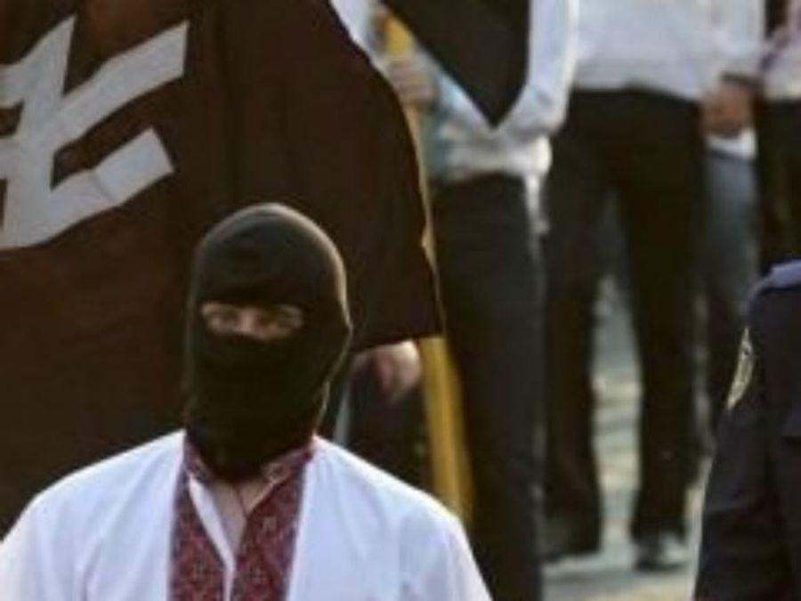 В России издали книгу об УПА, где вместо фото повстанцев - фотографии со свастикой и вышивкой