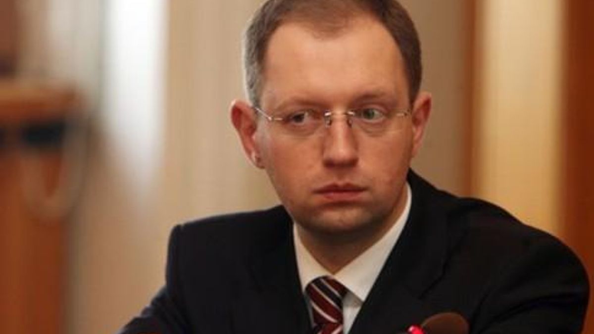 Яценюк побоюється, що українці використають зброю проти уряду Яценюк побоюється, що українці використають зброю проти уряду