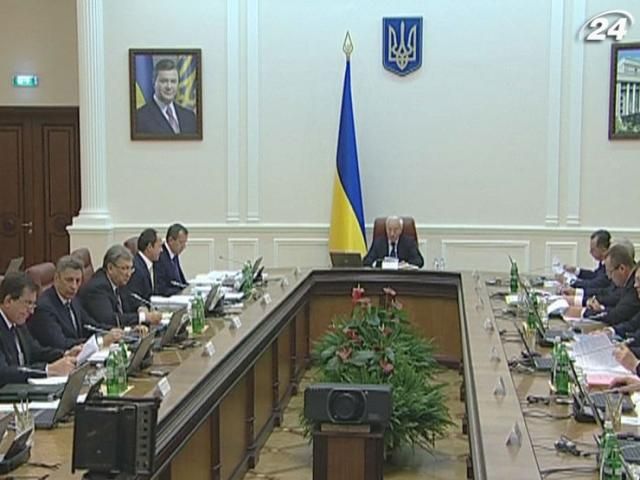 Кабмін пропонує Раді бюджет із "діркою" у 50 мільярдів Кабмін пропонує Раді бюджет із "діркою" у 50 мільярдів