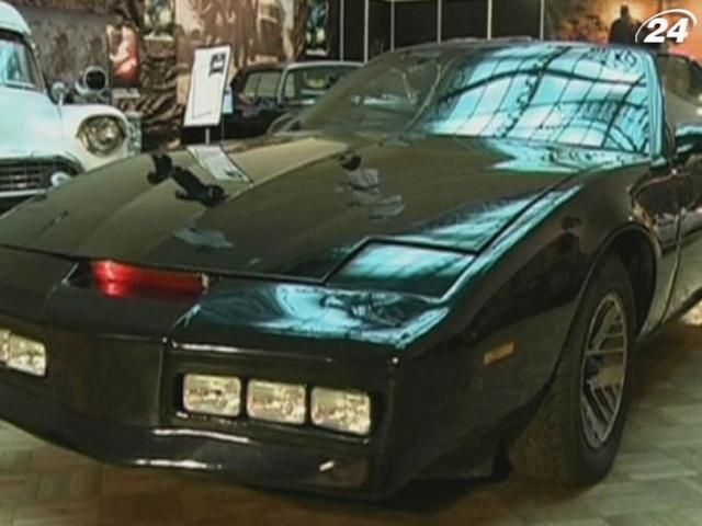 В Польше открыли выставку автомобилей из кинофильмов В Польше открыли выставку автомобилей из кинофильмов