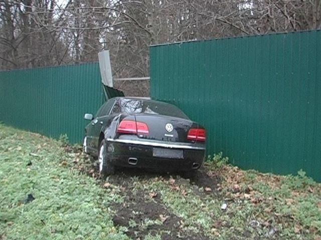 Фотографії з місця аварії з автомобілем Кінаха (Фото)