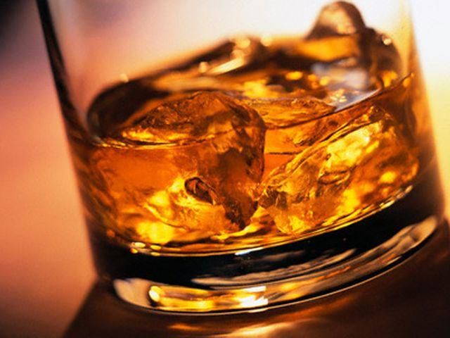 Віскі врятувало життя осліплому від горілки пенсіонерові Віскі врятувало життя осліплому від горілки пенсіонерові