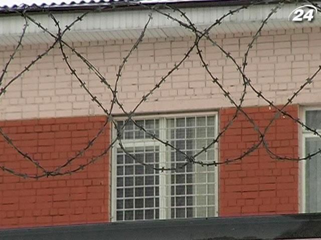 В Украине за решеткой находится почти 1300 несовершеннолетних В Украине за решеткой находится почти 1300 несовершеннолетних
