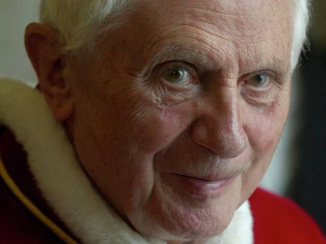 1,5 миллиона человек подписались на пустой Twitter Папы Римского 1,5 миллиона человек подписались на пустой Twitter Папы Римского