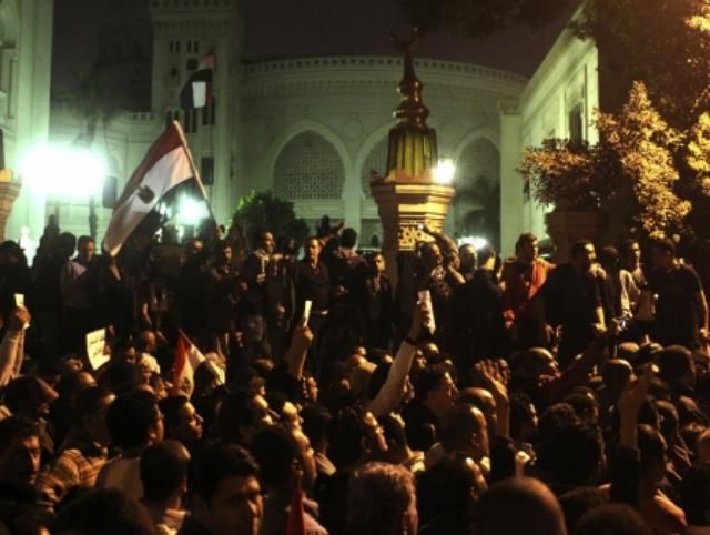Президент Египта вернулся в резиденцию, которую вчера захватили демонстранты
