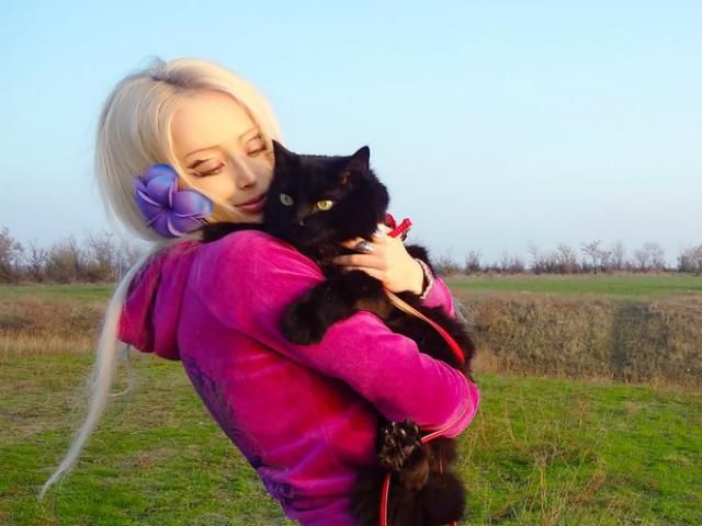 Одеська дівчина-барбі також прокоментувала кінець світу (Відео) Одеська дівчина-барбі також прокоментувала кінець світу (Відео)